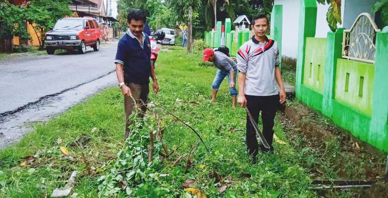 SEKLUR MARADEKAYA SUHARDI. S.Sos. GELAR PROGRAM  JUMAT BERSIH