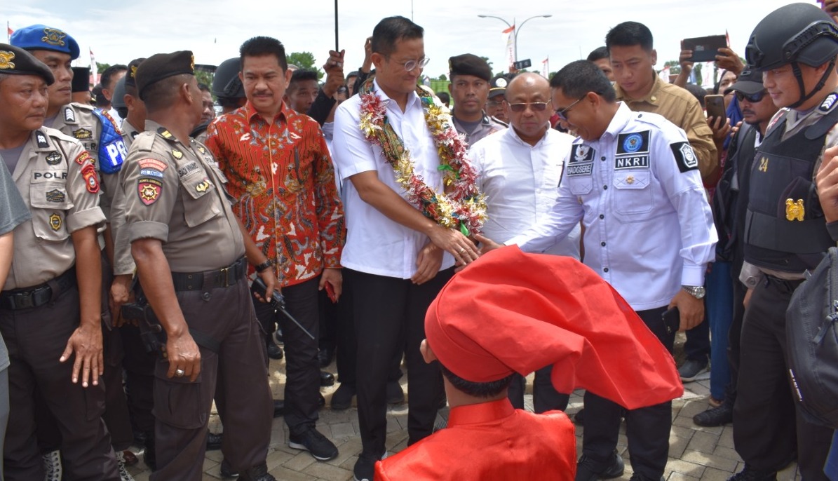 WAKIL BUPATI TAKALAR DAMPINGI MENSOS JULIARI BATUBARA.RESMIKAN REHABILITASI SOSIAL.