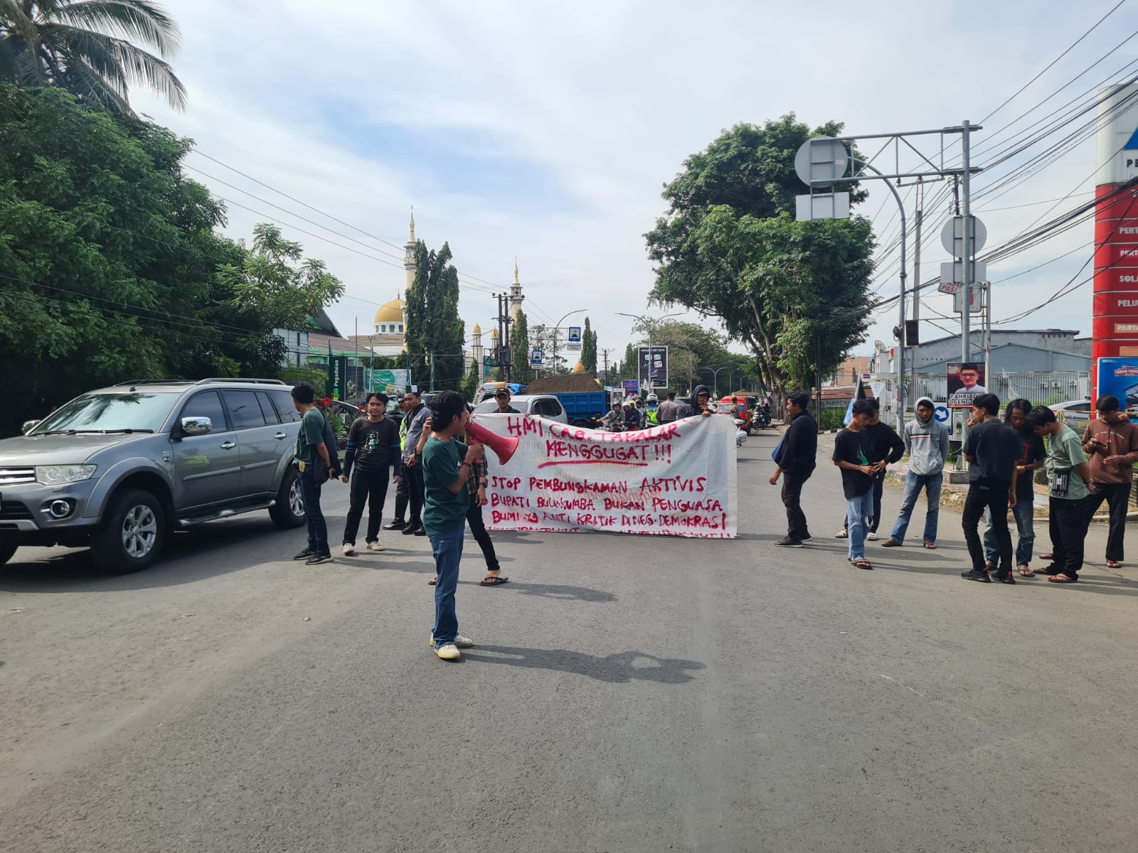Kasat Samapta Polres Takalar Pimpin Lansung Pengamanan Aksi Unjuk Rasa HMI Cabang Takalar