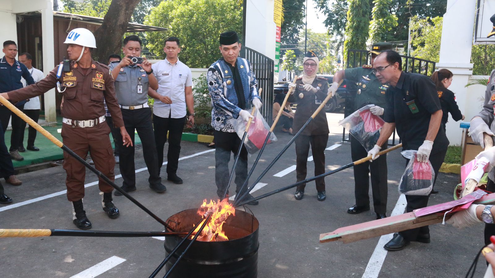 Ikut Musnahkan Barang Bukti Narkotika, Sekda Takalar Pencegahan Narkotika di Takalar harus ditingkatkan