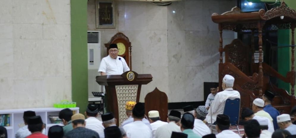 Bupati Takalar Sholat Tarawih Pertama Ramadhan di Masjid Agung Takalar.